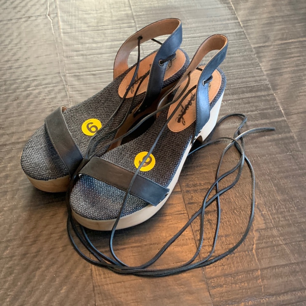 NWOT Free People Tie Up Platform Clog Sandals- Size 39